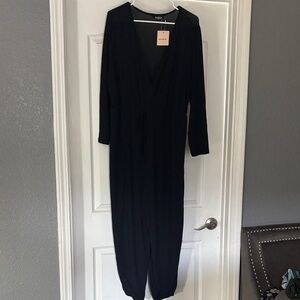 BloomChic Classic Black Long Sleeve Jumpsuit